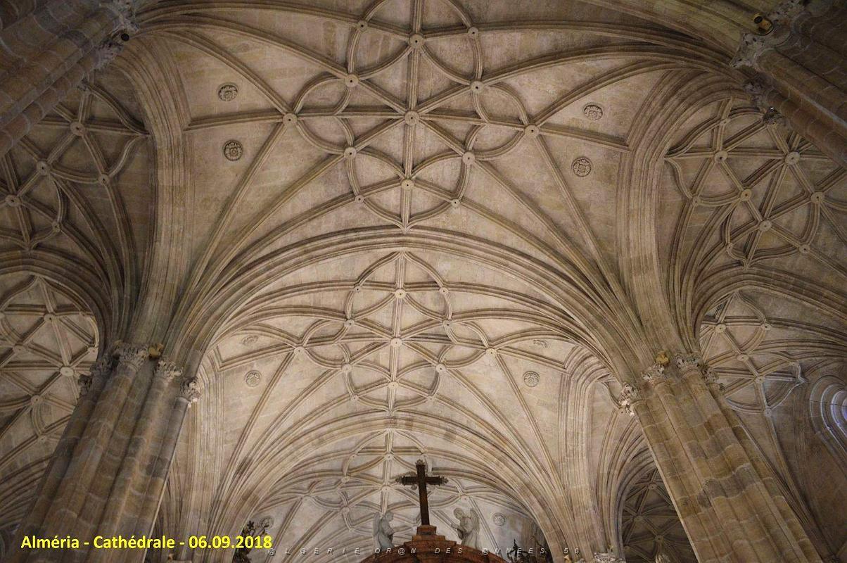 28 LA CATHEDRALE ET LE FORTERESSE DE L INCARNATION (57).JPG